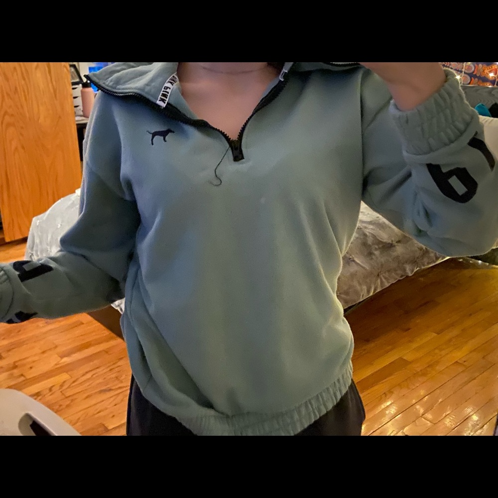 Turtle neck sweatshirt